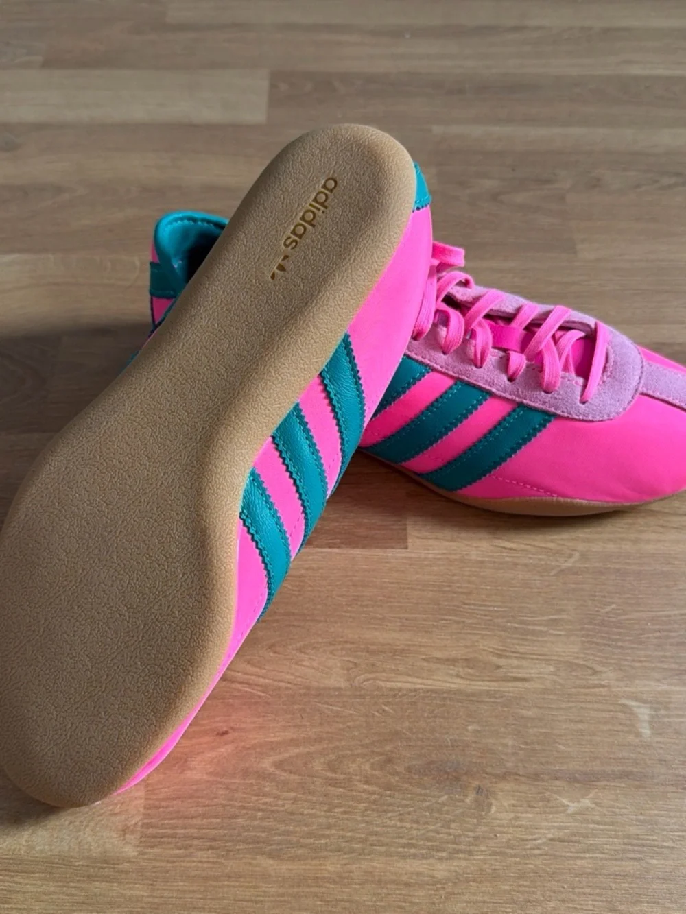 NWT Adidas Originals Women’s Tokyo Shoe Pink and Teal SIZE 7